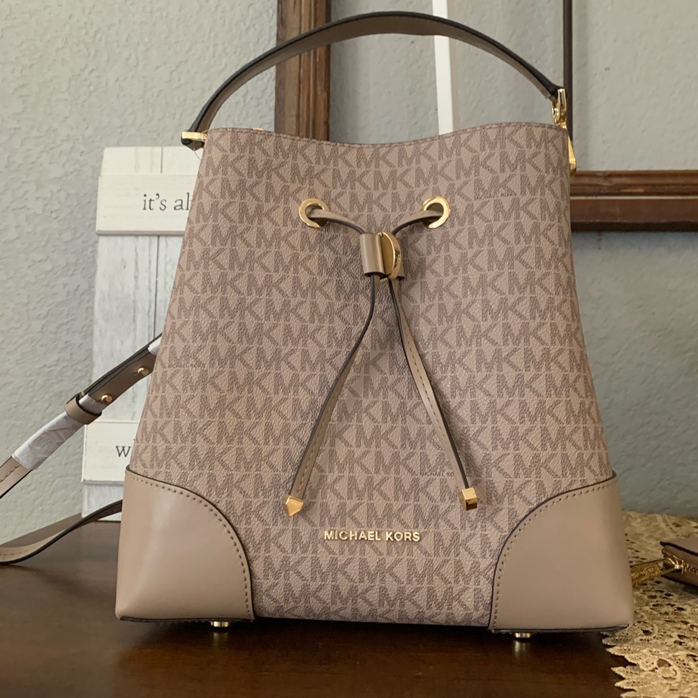 Beautiful Mk bucket shoulder bag - Picture 2 of 12